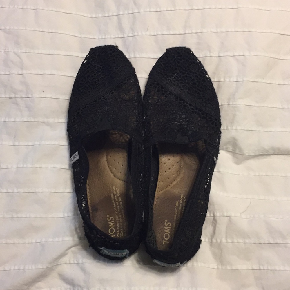 Toms black lace shoes